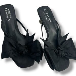 Circus New York Black Heels Size 9.5 Bow Kitten Heel Thong Flip Flop Sandals EUC